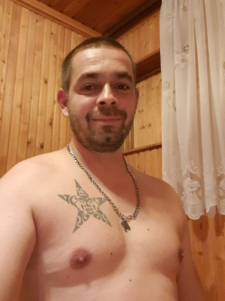 J�zsef, 39 �ves t�rskeres� f�rfi, Ep�l