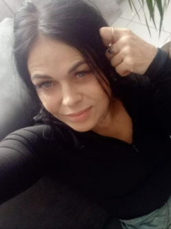 Csilla, 41 �ves t�rskeres� n�, Szolnok