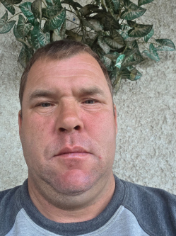 L�szl�, 45 �ves t�rskeres� f�rfi, Abony