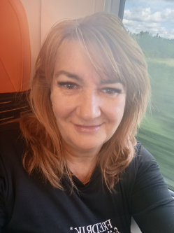Erika, 61 �ves t�rskeres� n�, Kom�rom