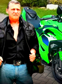 J�zsef, 61 �ves t�rskeres� f�rfi, R�pcelak