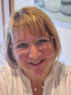 Katalin, 48 �ves t�rskeres� n�, Ny�regyh�za