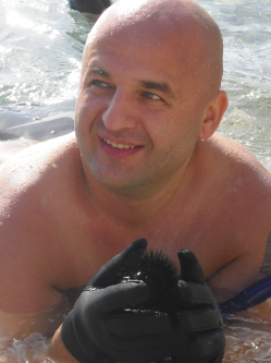 Konstantin, 51 �ves monori t�rskeres� f�rfi