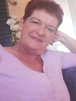 Erzsi, 60 �ves t�rskeres� n�, F�zesgyarmat