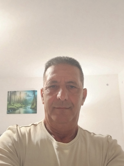 Pityu, 59 �ves t�rskeres� f�rfi, Iv�nd�rda