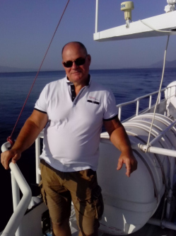 Istv�n, 65 �ves t�rskeres� f�rfi, Kisk�r�s
