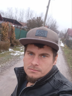 Ferenc, 30 �ves t�pi�szelei t�rskeres� f�rfi