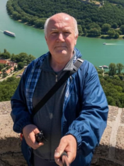 Zolt�n, 63 �ves t�rskeres� f�rfi, Cegl�d