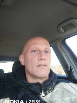 Sandor, 53 �ves t�rskeres� f�rfi, Gy�mr�