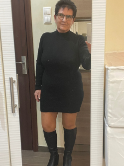 Hetti, 64 �ves budapesti t�rskeres� n�