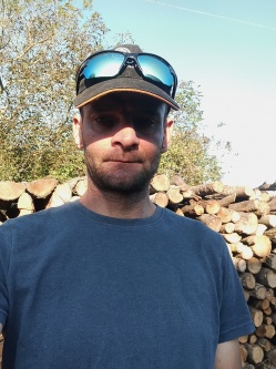 Attila, 44 �ves t�rskeres� f�rfi, Rinya�jlak