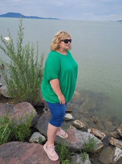 Gerbera, 57 �ves t�rskeres� n�, Keszthely