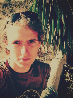 David, 28 �ves t�rskeres� f�rfi, Mez�szemere