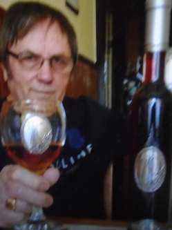 Ern�, 76 �ves t�rskeres� f�rfi, S�meg