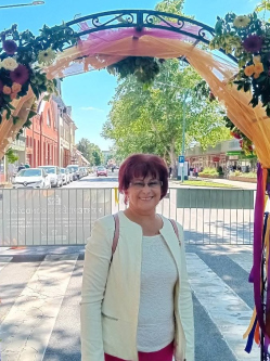 Zsuzsanna, 65 �ves t�rskeres� n�, Mez�t�r