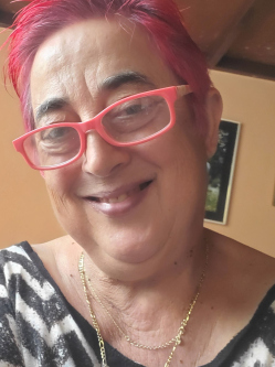 Erika, 63 �ves t�rskeres� n�, Kisv�rda