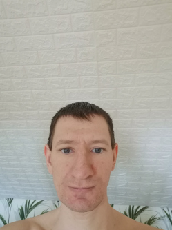 Gerg�, 37 �ves t�rskeres� f�rfi, V�rtesacsa