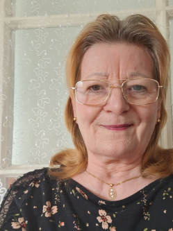 Ir�n, 67 �ves t�rskeres� n�, Abony