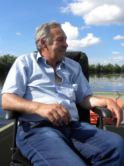 R�bert, 68 �ves t�rskeres� f�rfi, Tata