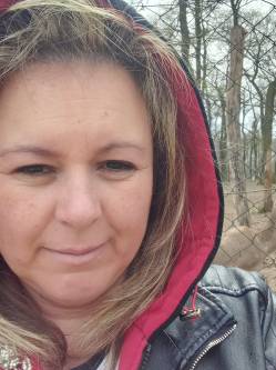 Csilla, 45 �ves t�rskeres� n�, Szigetszentmikl�s