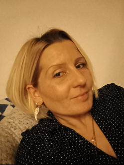 Szilvi, 44 �ves t�rskeres� n�, Ercsi