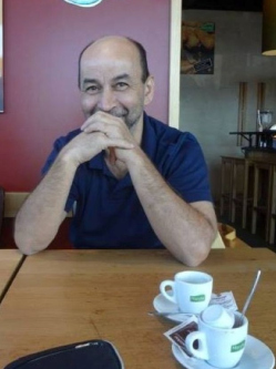 Tibor, 65 �ves t�rskeres� f�rfi, Gyula