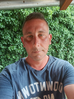 Andris, 39 �ves t�rskeres� f�rfi, Tab
