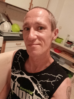 Gergely, 41 �ves t�rskeres� f�rfi, S�rv�r