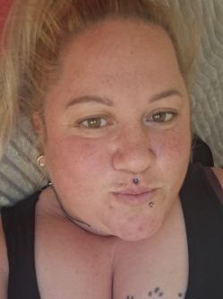 �vi, 40 �ves t�rskeres� n�, Kom�rom