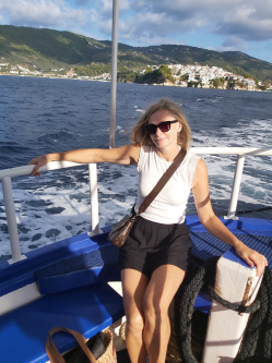 Eva, 54 �ves t�rskeres� n�, Budapest