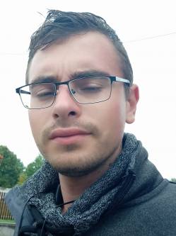 J�nos, 28 �ves t�rskeres� f�rfi, Farmos