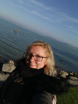 Beatrix, 38 �ves t�rskeres� n�, Gy�ngy�s