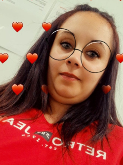 Melinda, 35 �ves t�rskeres� n�, J�noshida