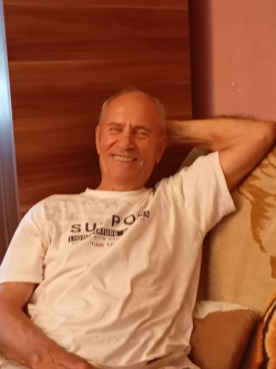 Istv�n, 79 �ves szabadbatty�ni t�rskeres� f�rfi