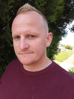 Tomi, 35 �ves t�rskeres� f�rfi, Kisv�rda