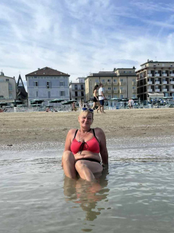 �gi, 49 �ves t�rskeres� n�, P�cs