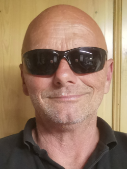 Viktor, 55 �ves t�rskeres� f�rfi, Tapolca