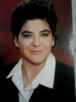 Andi, 37 �ves t�rskeres� n�, Hark�ny