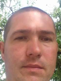 Viktor, 41 �ves t�rskeres� f�rfi, Nagyvars�ny