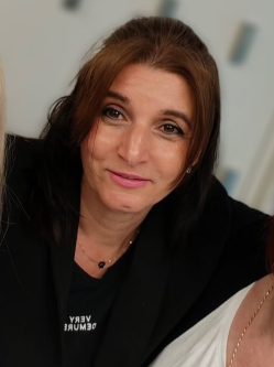 Ang�la, 50 �ves t�rskeres� n�, Pilisszentkereszt