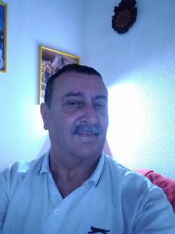 Miklos, 66 �ves t�rskeres� f�rfi, Hark�ny