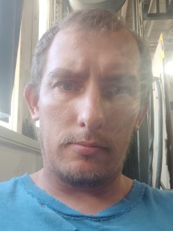 J�nos, 34 �ves t�rskeres� f�rfi, B�tasz�k