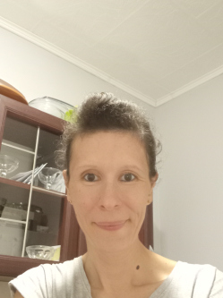 Andrea, 44 �ves t�rskeres� n�, V�c