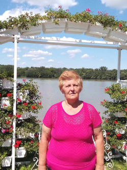 Kati, 66 �ves t�rskeres� n�, Gy�r