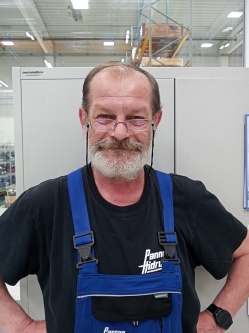 Vilmos, 66 �ves t�rskeres� f�rfi, Ny�l