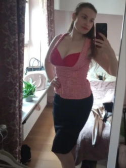 R�zsa, 23 �ves t�rskeres� n�, Salg�tarj�n