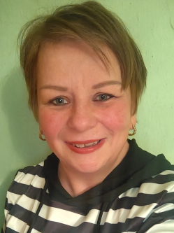 T�mea, 44 �ves t�rskeres� n�, Nagyk�r�s