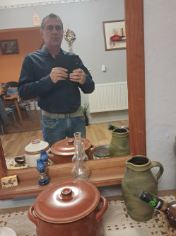 Laja, 45 �ves t�rskeres� f�rfi, Szegv�r