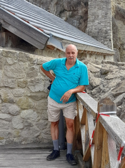 Zoltan, 71 �ves t�rskeres� f�rfi, Farmos
