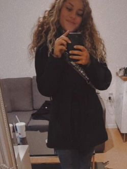 Melinda, 22 �ves t�rskeres� n�, Tatab�nya